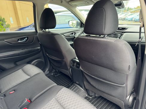 Used 2019 Nissan Rogue SV FWD image 19