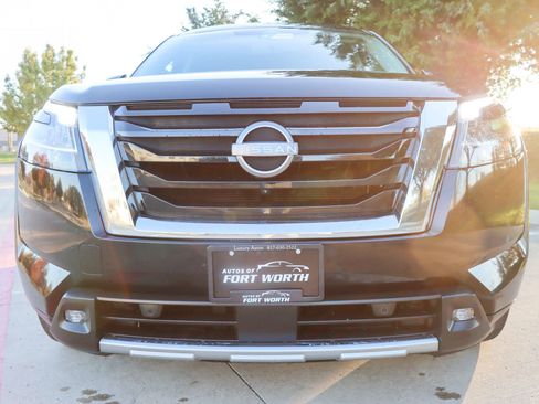 Used 2022 Nissan Pathfinder SL image 2
