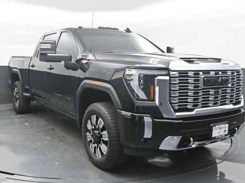 Used 2024 GMC Sierra 2500 Denali w/ Denali Reserve Package AWD/4WD image 3