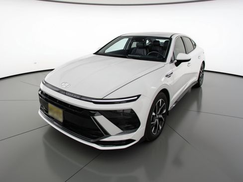 Used 2025 Hyundai Sonata SEL FWD image 3
