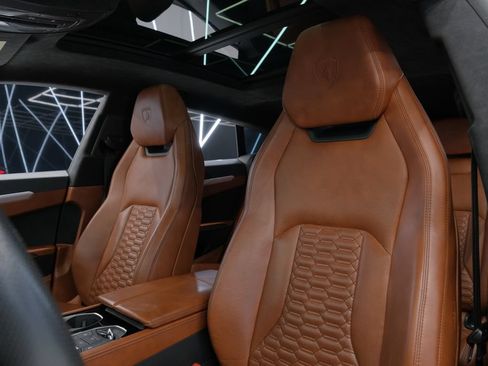 Used 2019 Lamborghini Urus AWD/4WD image 17