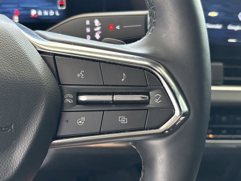 Used 2025 Chevrolet Equinox LT w/ Convenience Package II image 12