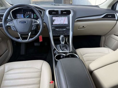 Used 2015 Ford Fusion SE w/ Equipment Group 202A image 24