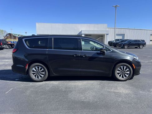 Certified 2023 Chrysler Pacifica Touring-L image 15