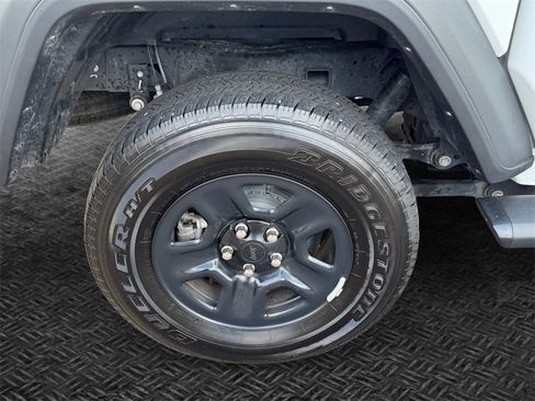 Used 2023 Jeep Gladiator Sport image 12