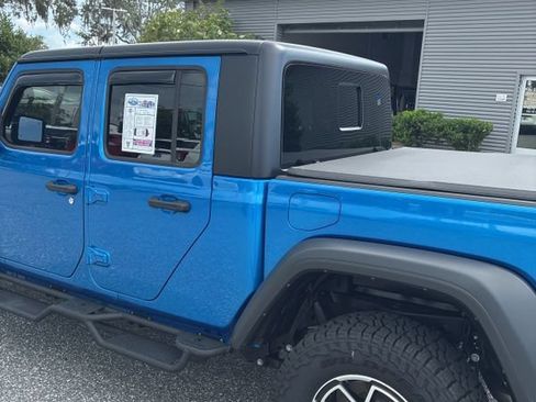 Used 2025 Jeep Gladiator Rubicon w/ Safety Group AWD/4WD image 9