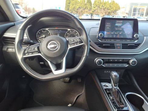 Used 2024 Nissan Altima 2.5 SR image 17