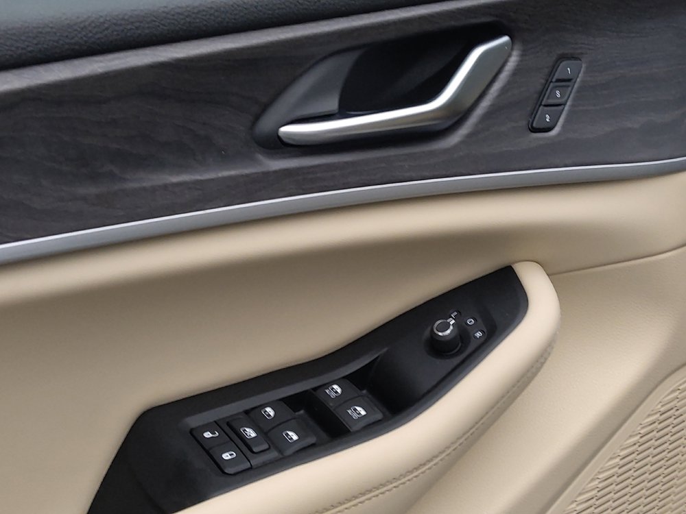 Used 2023 Jeep Grand Cherokee Limited w/ Luxury Tech Group II RWD image 27