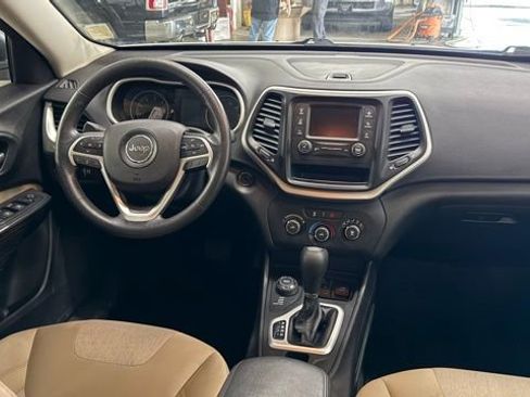 Used 2017 Jeep Cherokee Sport AWD/4WD image 28