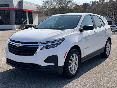 Used 2022 Chevrolet Equinox LS w/ LS Convenience Package image 7