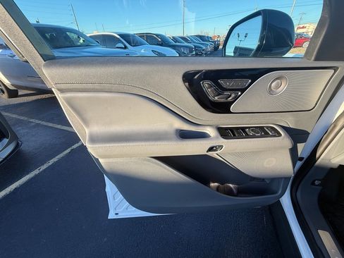 Used 2020 Lincoln Aviator Reserve w/ Equipment Group 202A image 10