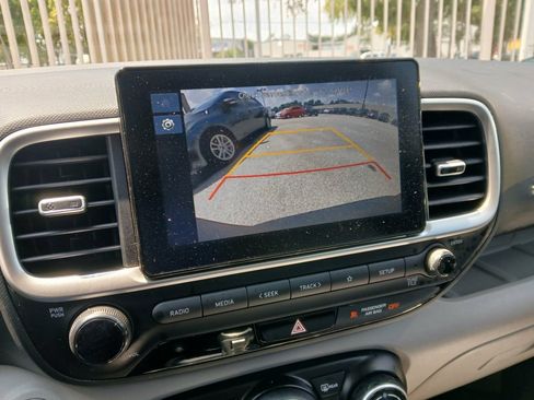 Used 2025 Hyundai Venue SEL FWD image 15