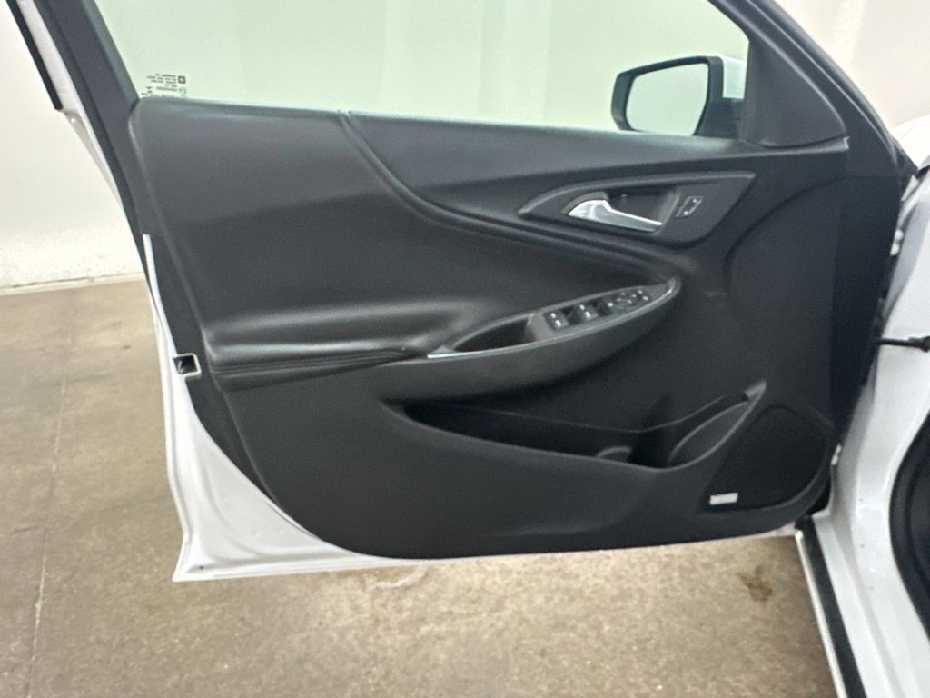 Used 2018 Chevrolet Malibu LT w/ Leather Package FWD image 35