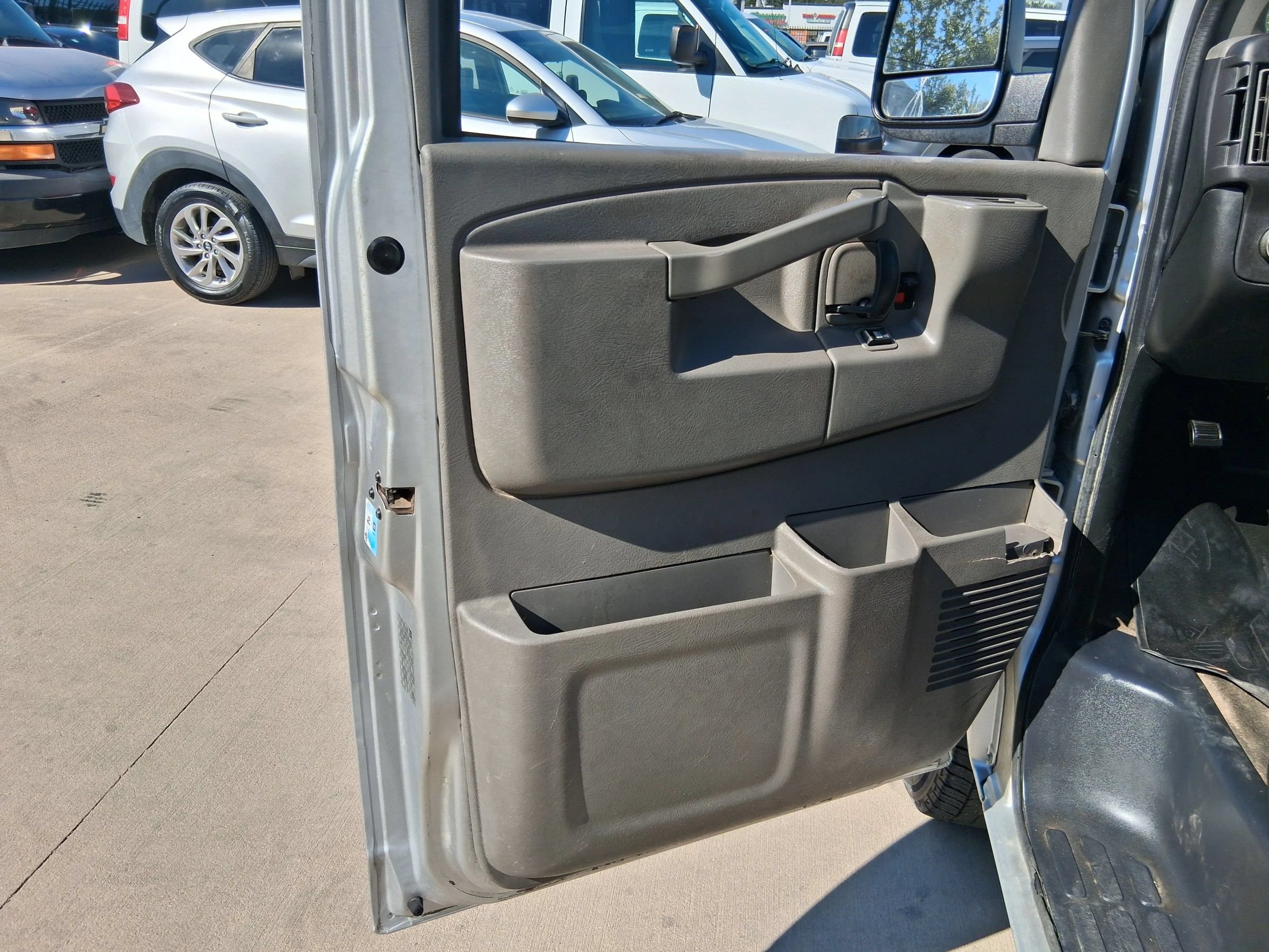Used 2017 Chevrolet Express 2500 LS RWD image 19