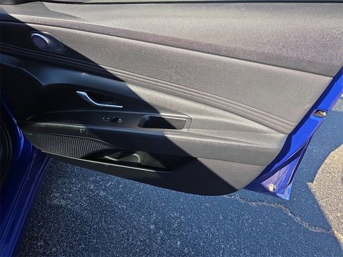 Used 2023 Hyundai Elantra Limited image 14