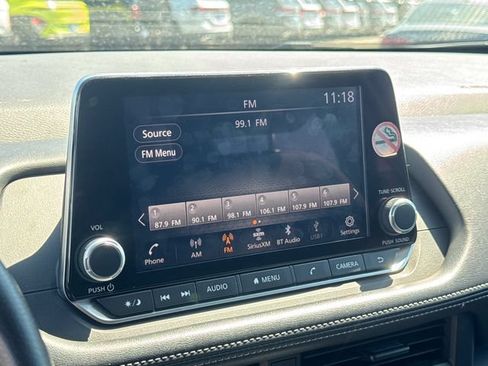 Used 2024 Nissan Rogue S FWD image 17