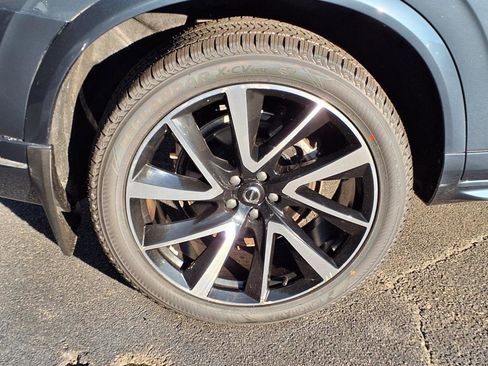 Used 2022 Volvo XC90 T6 Momentum w/ Advanced Package image 8