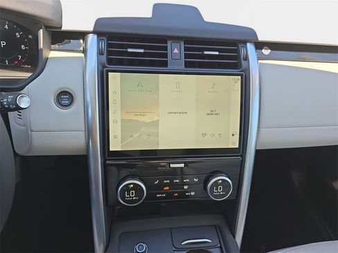 New 2025 Land Rover Discovery S image 22