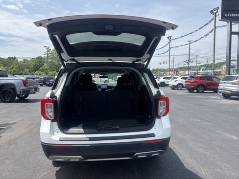 Used 2023 Ford Explorer XLT w/ Equipment Group 202A AWD/4WD image 5