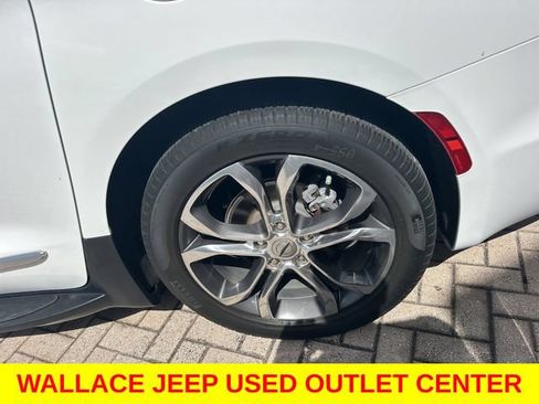 Used 2022 Chrysler Pacifica Pinnacle FWD image 10