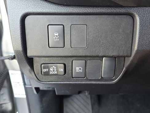 Used 2022 Toyota Tacoma SR5 w/ Technology Package RWD image 18