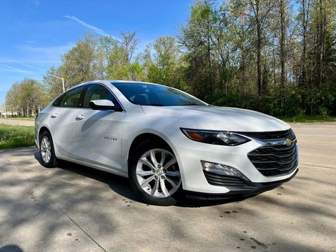 Used 2022 Chevrolet Malibu LT image 2