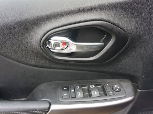 Used 2021 Jeep Cherokee Latitude Lux w/ Sun & Sound Group image 4