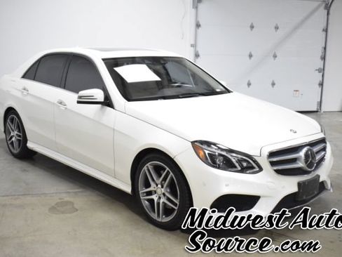 Used 2016 Mercedes-Benz E 400 4MATIC Sedan image 5