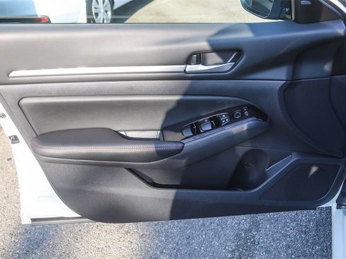 Used 2024 Nissan Altima 2.5 SR image 19