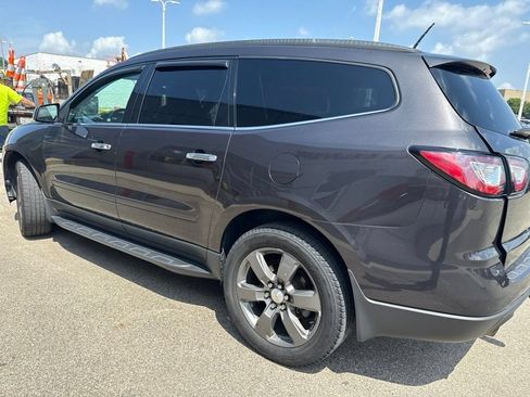 Used 2017 Chevrolet Traverse LT FWD image 6