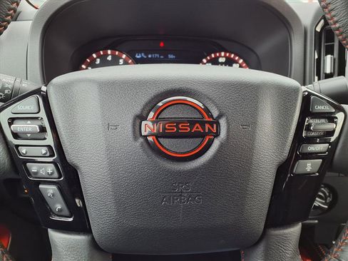 Certified 2025 Nissan Frontier PRO-4X image 11