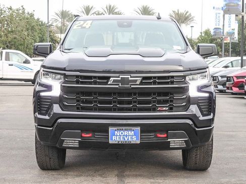 Used 2024 Chevrolet Silverado 1500 LT Trail Boss w/ Convenience Package II image 2