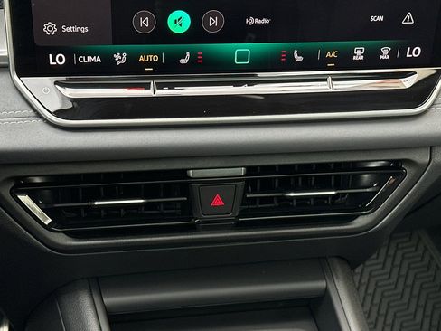 New 2026 Volkswagen Tiguan SE R-Line FWD image 18