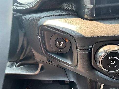 Used 2025 Jeep Wrangler Unlimited Rubicon w/ Convenience Group AWD/4WD image 18