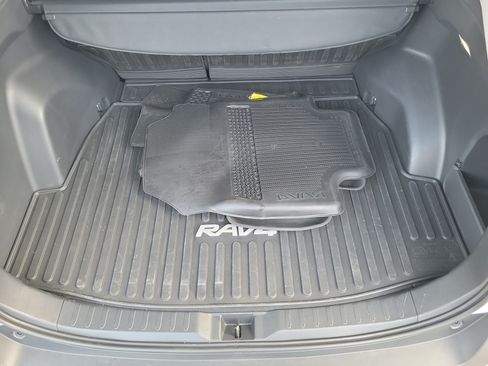 Used 2024 Toyota RAV4 XLE w/ Convenience Package FWD image 7