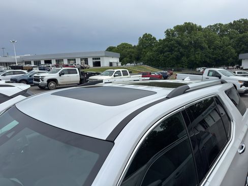 Used 2023 Chevrolet Traverse High Country w/ LPO, 'HIT The Road' Package AWD/4WD image 8