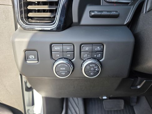 Used 2025 GMC Sierra 2500 AT4X AWD/4WD image 26