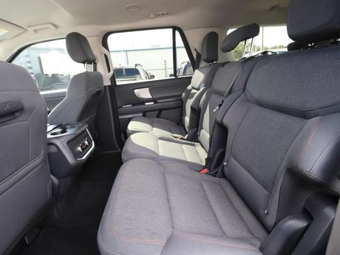 Used 2025 Ford Expedition Active RWD image 4
