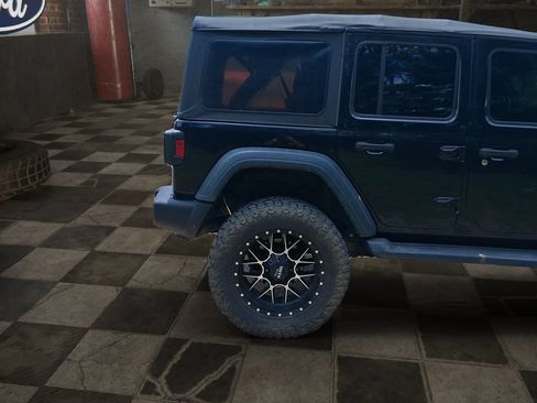 Used 2018 Jeep Wrangler Unlimited Sport S AWD/4WD image 8