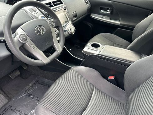 Used 2017 Toyota Prius V Two w/ Carpet Mat Package image 11