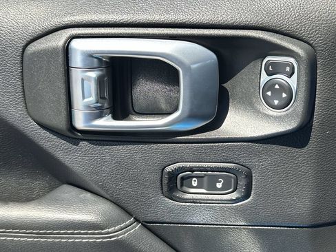 Used 2021 Jeep Wrangler Unlimited Sahara w/ Safety Group AWD/4WD image 23