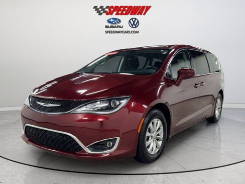 Used 2018 Chrysler Pacifica Touring Plus FWD image 12