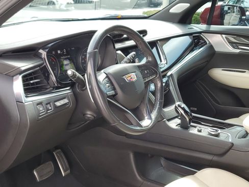 Used 2024 Cadillac XT6 Sport w/ Technology Package AWD/4WD image 11