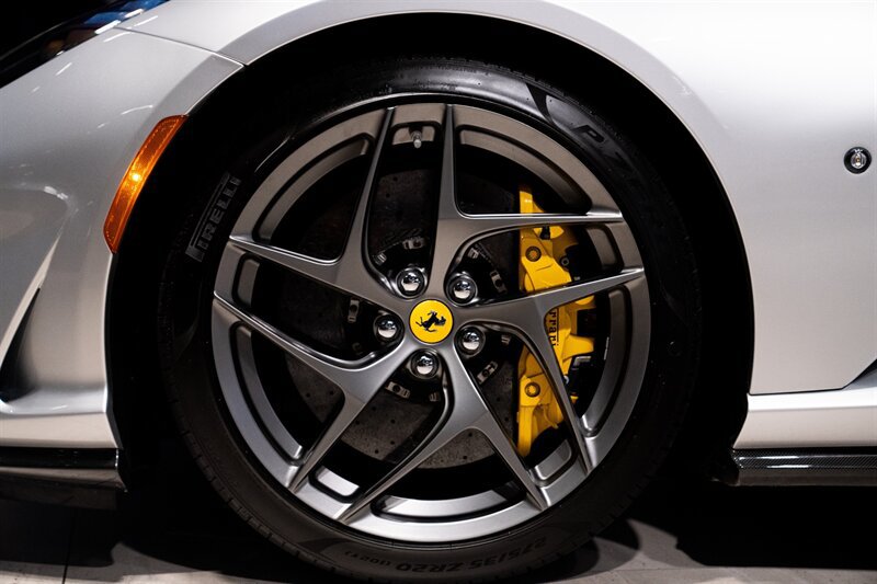 Used 2018 Ferrari 812 Superfast RWD image 7