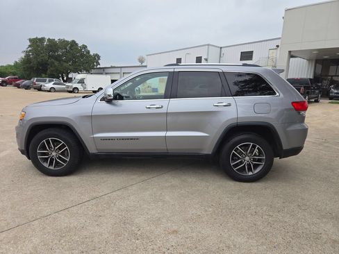 Used 2018 Jeep Grand Cherokee Limited AWD/4WD image 2