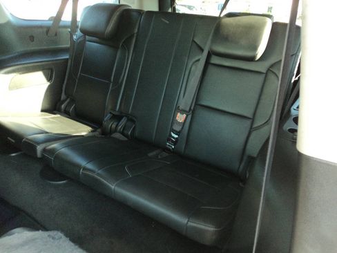 Used 2018 Chevrolet Suburban LT image 19