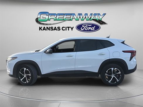 Used 2024 Chevrolet Trax RS w/ Driver Confidence Package image 4