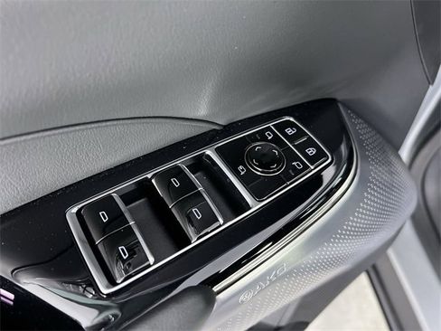 Used 2025 Cadillac Lyriq Luxury image 24