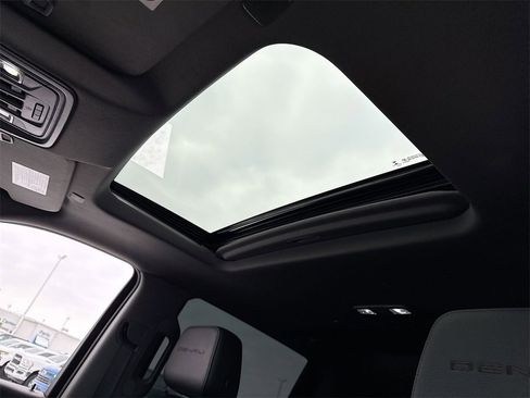 Used 2022 GMC Sierra 3500 Denali w/ Denali Ultimate Package image 22