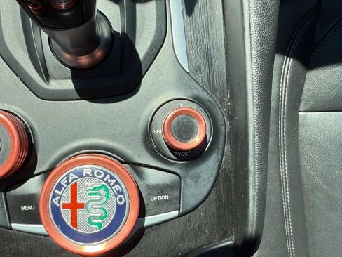 Used 2018 Alfa Romeo Giulia AWD image 23